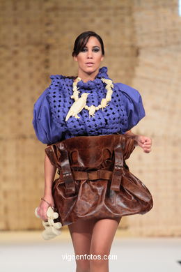 PAXAROS NA CABEZA. FASHION DESIGNER: EVA SOTO CONDE. RUNWAY FASHION OF YOUNG FASHION DESIGNER 2010