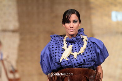 PAXAROS NA CABEZA. FASHION DESIGNER: EVA SOTO CONDE. RUNWAY FASHION OF YOUNG FASHION DESIGNER 2010