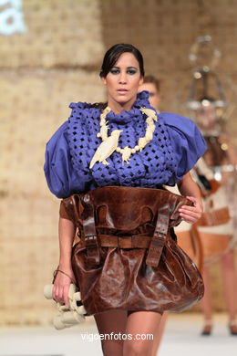 PAXAROS NA CABEZA. DESENHADOR: EVA SOTO CONDE. TESOIRA 2010. PASSARELA DE MODA JOVENS DESENHADORES 2010