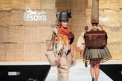 PAXAROS NA CABEZA. DISEÑADOR: EVA SOTO CONDE. PASARELA TESOIRA 2010 DE MODA NUEVOS CREADORES 2010