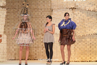 PAXAROS NA CABEZA. DISEÑADOR: EVA SOTO CONDE. PASARELA TESOIRA 2010 DE MODA NUEVOS CREADORES 2010