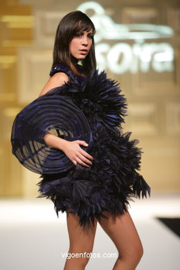 Ou ARTE DÁ PAPIROFLEXIA - EVA SOTO CONDE - TESOIRA 2008. PASSARELA DE MODA