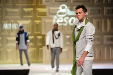 POCKET - OLALLA NOVOA SEISDEDOS - RUNWAY FASHION OF YOUNG FASHION DESIGNER TESOIRA 2008