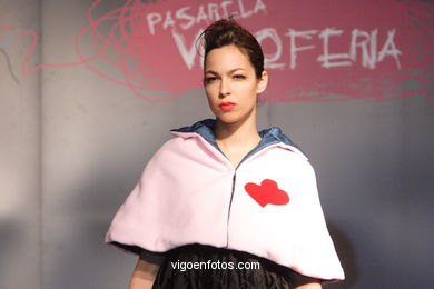 COLECCIÓN DE MODA DE UXUE ERAÑA Y SAIOA TEJEIRO - PASARELA DE MODA JÓVENES DISEÑADORES 2007 - VIGOFERIA