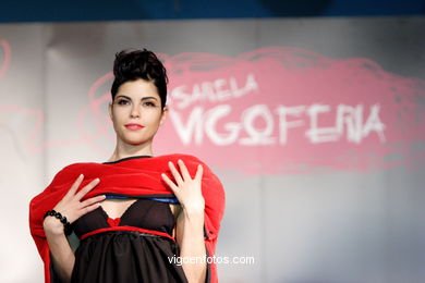 COLECCIÓN DE MODA DE UXUE ERAÑA Y SAIOA TEJEIRO - PASARELA DE MODA JÓVENES DISEÑADORES 2007 - VIGOFERIA