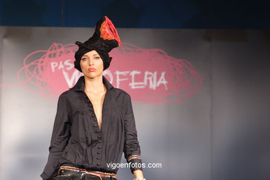 COLECCIÓN DE MODA DE GRUPO ATELIER DES MILLE COLLINES - PASARELA DE MODA JÓVENES DISEÑADORES 2007 - VIGOFERIA