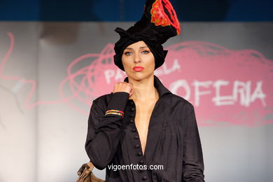 FASHION COLLECTION OF GRUPO ATELIER DES MILLE COLLINES - RUNWAY FASHION OF YOUNG FASHION DESIGNER 2007 - VIGOFERIA