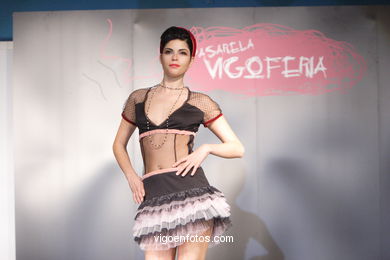 COLECCIÓN DE MODA DE IONE MARTINEZ - PASARELA DE MODA JÓVENES DISEÑADORES 2007 - VIGOFERIA