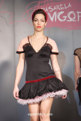 COLECCIÓN DE MODA DE IONE MARTINEZ - PASARELA DE MODA JÓVENES DISEÑADORES 2007 - VIGOFERIA