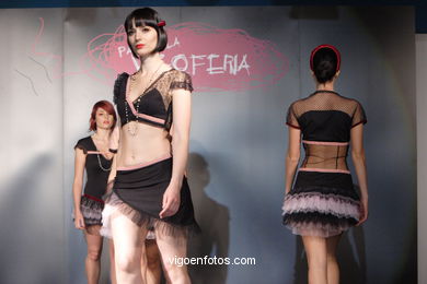 COLECCIÓN DE MODA DE IONE MARTINEZ - PASARELA DE MODA JÓVENES DISEÑADORES 2007 - VIGOFERIA