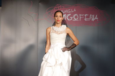 COLECCIÓN DE MODA NUPCIAL DE MANUEL MORENO - PASARELA DE MODA JÓVENES DISEÑADORES 2007 - VIGOFERIA