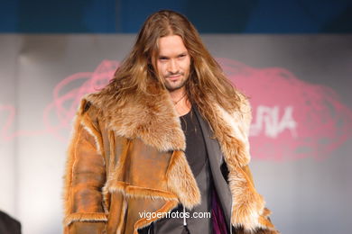 COLECCIÓN DE MODA DE JACOBO CAMPOS - PASARELA DE MODA JÓVENES DISEÑADORES 2007 - VIGOFERIA