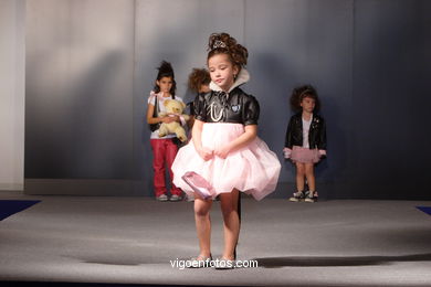 COLECCIÓN DE MODA DE MARIA LORENZO Y CRISTINA MEGIAS - PASARELA DE MODA JÓVENES DISEÑADORES 2007 - VIGOFERIA