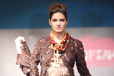 COLECCIÓN DE MODA DE GRUPO CHIHUAHUA - PASARELA DE MODA JÓVENES DISEÑADORES 2007 - VIGOFERIA