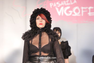 COLECCIÓN DE MODA DE CRISTINA HERNANDEZ - PASARELA DE MODA JÓVENES DISEÑADORES 2007 - VIGOFERIA