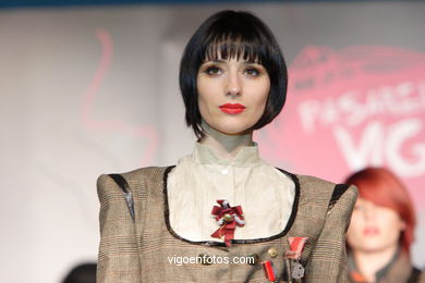 FASHION COLLECTION OF VICKY AVACA - RUNWAY FASHION OF YOUNG FASHION DESIGNER 2007 - VIGOFERIA