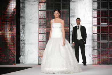 WEDDING DRESSES. COLLECTION 2010. RUNWAY FASHION. SPOSA NOIVAS 2010. 