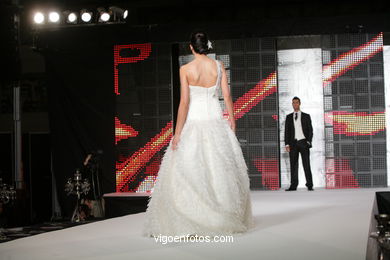 WEDDING DRESSES. COLLECTION 2010. RUNWAY FASHION. SPOSA NOIVAS 2010. 