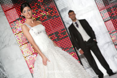 WEDDING DRESSES. COLLECTION 2010. RUNWAY FASHION. SPOSA NOIVAS 2010. 