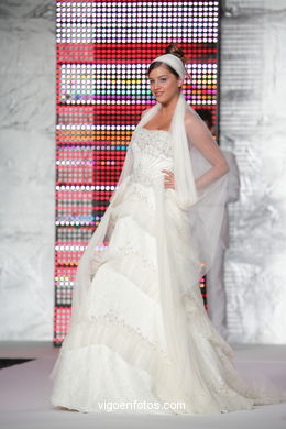 NOIVAS. SPOSA NOIVAS 2010. VESTIDOS DE NOIVA. PROTOCOLO NOIVOS. VIGOBODAS