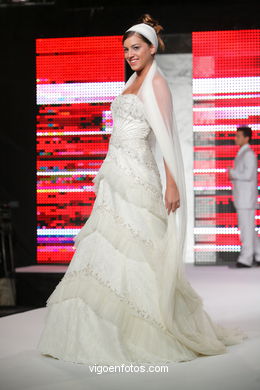 WEDDING DRESSES. COLLECTION 2010. RUNWAY FASHION. SPOSA NOIVAS 2010. 