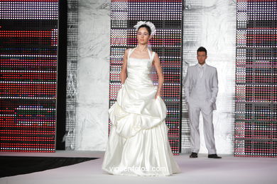 WEDDING DRESSES. COLLECTION 2010. RUNWAY FASHION. SPOSA NOIVAS 2010. 