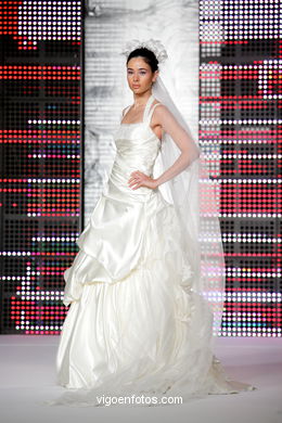 NOIVAS. SPOSA NOIVAS 2010. VESTIDOS DE NOIVA. PROTOCOLO NOIVOS. VIGOBODAS