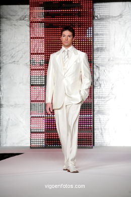 NOIVAS. SPOSA NOIVAS 2010. VESTIDOS DE NOIVA. PROTOCOLO NOIVOS. VIGOBODAS
