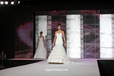 WEDDING DRESSES. COLLECTION 2010. RUNWAY FASHION. VIA NOVIA 2010