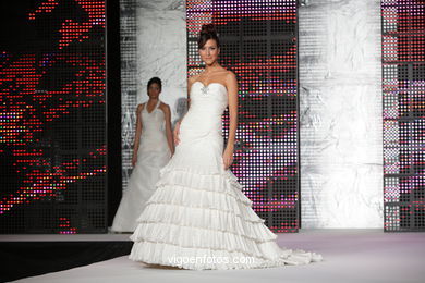 WEDDING DRESSES. COLLECTION 2010. RUNWAY FASHION. VIA NOVIA 2010