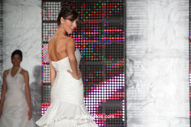 WEDDING DRESSES. COLLECTION 2010. RUNWAY FASHION. VIA NOVIA 2010