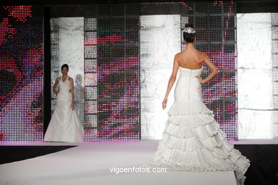 WEDDING DRESSES. COLLECTION 2010. RUNWAY FASHION. VIA NOVIA 2010