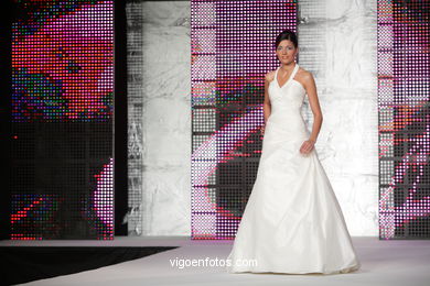 WEDDING DRESSES. COLLECTION 2010. RUNWAY FASHION. VIA NOVIA 2010