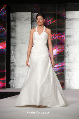 WEDDING DRESSES. COLLECTION 2010. RUNWAY FASHION. VIA NOVIA 2010