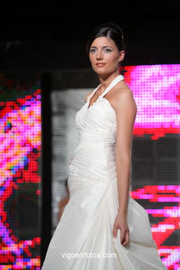 NOVIAS. VIA NOVIA 2010. VESTIDOS DE NOVIA.