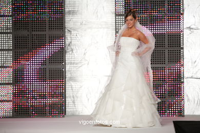 NOVIAS. VIA NOVIA 2010. VESTIDOS DE NOVIA.