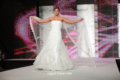 WEDDING DRESSES. COLLECTION 2010. RUNWAY FASHION. VIA NOVIA 2010