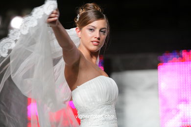 WEDDING DRESSES. COLLECTION 2010. RUNWAY FASHION. VIA NOVIA 2010