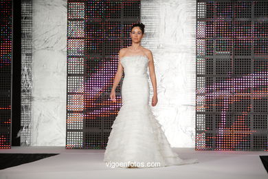 WEDDING DRESSES. COLLECTION 2010. RUNWAY FASHION. VIA NOVIA 2010