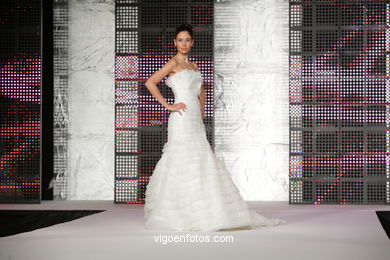 WEDDING DRESSES. COLLECTION 2010. RUNWAY FASHION. VIA NOVIA 2010