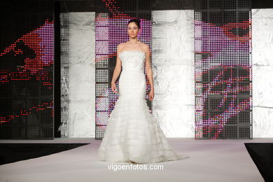 WEDDING DRESSES. COLLECTION 2010. RUNWAY FASHION. VIA NOVIA 2010