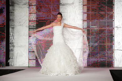 WEDDING DRESSES. COLLECTION 2010. RUNWAY FASHION. VIA NOVIA 2010