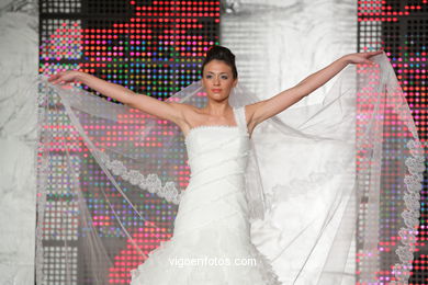 WEDDING DRESSES. COLLECTION 2010. RUNWAY FASHION. VIA NOVIA 2010