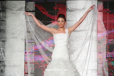 WEDDING DRESSES. COLLECTION 2010. RUNWAY FASHION. VIA NOVIA 2010