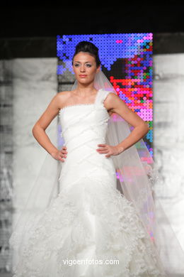 WEDDING DRESSES. COLLECTION 2010. RUNWAY FASHION. VIA NOVIA 2010