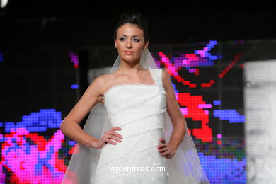 WEDDING DRESSES. COLLECTION 2010. RUNWAY FASHION. VIA NOVIA 2010