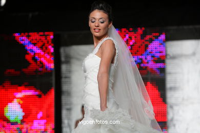 WEDDING DRESSES. COLLECTION 2010. RUNWAY FASHION. VIA NOVIA 2010