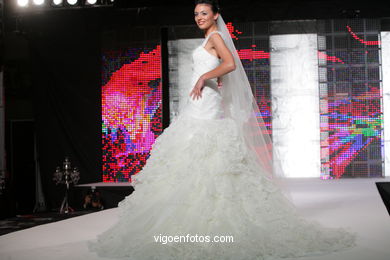 WEDDING DRESSES. COLLECTION 2010. RUNWAY FASHION. VIA NOVIA 2010
