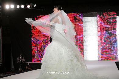WEDDING DRESSES. COLLECTION 2010. RUNWAY FASHION. VIA NOVIA 2010