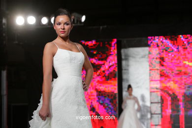 WEDDING DRESSES. COLLECTION 2010. RUNWAY FASHION. VIA NOVIA 2010